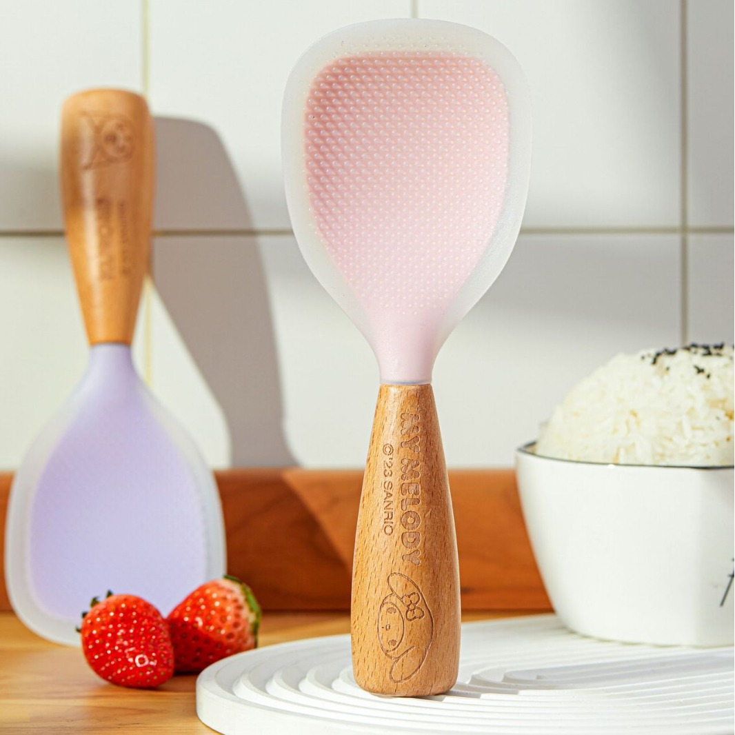 東莞<a href='http://www.liuxbao688.com.cn/Products/shuangseguijiaoweizu.html' class='keys' title='點(diǎn)擊查看關(guān)于硅膠制品廠的相關(guān)信息' target='_blank'>硅膠制品廠</a>:硅膠餐具與塑膠日用品它們的區(qū)別 東莞硅膠制品廠:硅膠餐具與塑膠日用品它們的區(qū)別